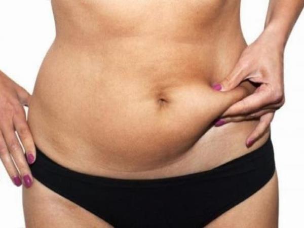 Zwei Löffel Meerrettichsirup für einen flacheren Bauch Zwei Löffel Meerrettichsirup für einen flacheren Bauch